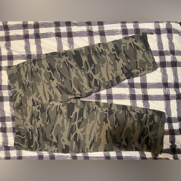 Columbia Women's Trail Omni-Shade™ Comfort Stretch Capri Pants - Size 8 - Picture 4 of 10